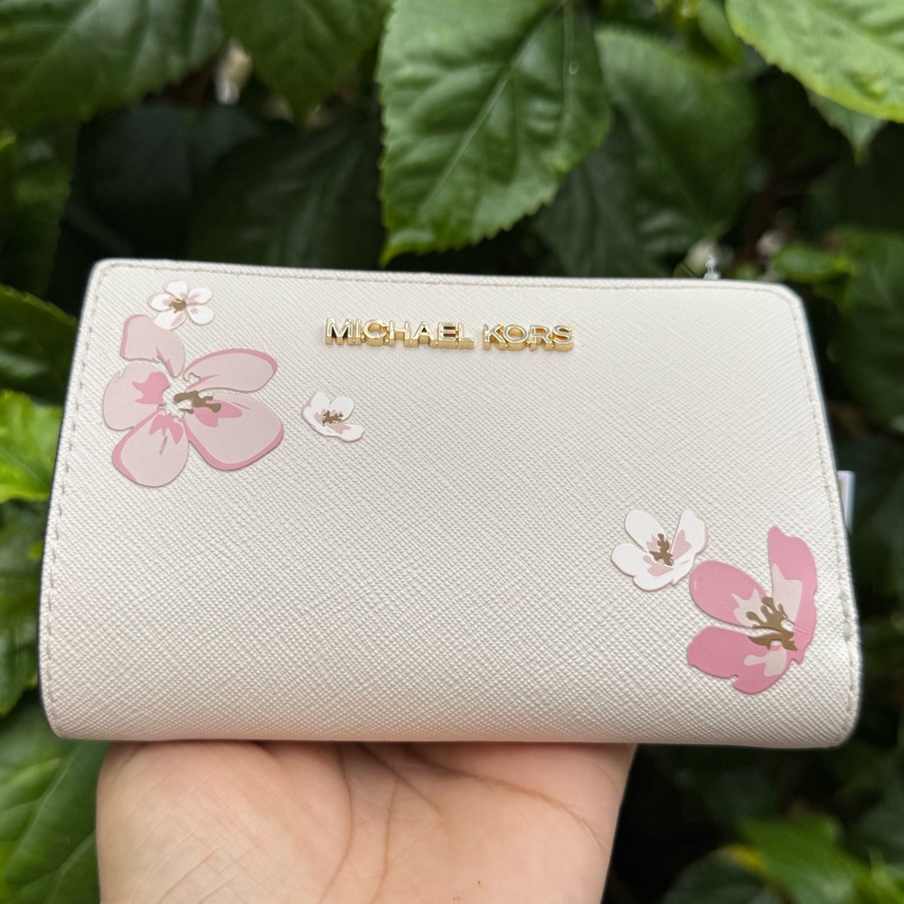 Michael Kors Jet Set Bifold Light Cream Pink Floral Wallet - Picture 2 of 9